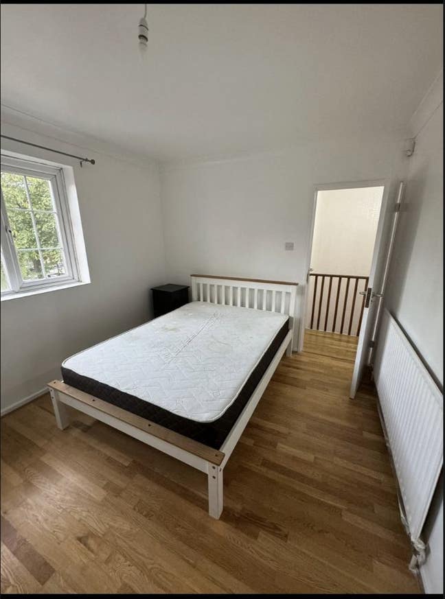 Spacious double next to St Georges Hospital Main Photo