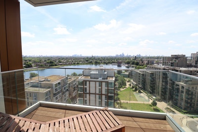 🌊 Waterside Luxury | Stunning 3-Bed Apartment Main Photo