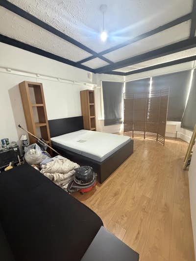 Huge Studio Minutes Away Overground in Northwest  Main Photo