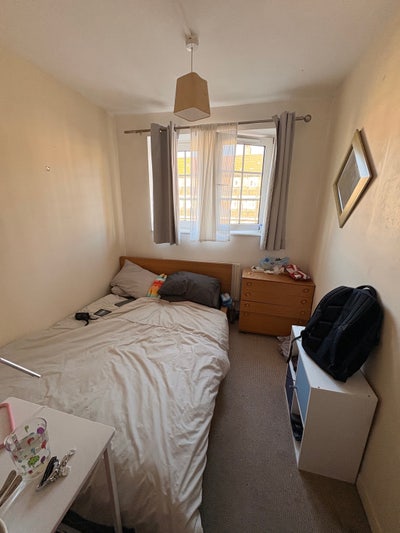 Double Room in Friendly Girls Flat (Sublet) Main Photo