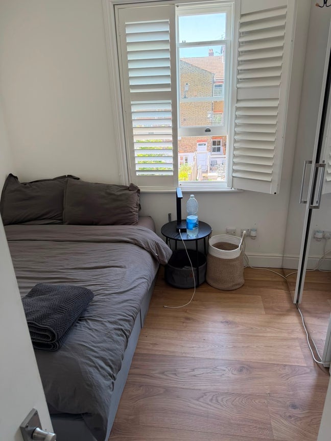 Single room takeover  Main Photo