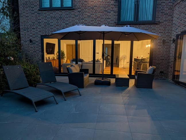 King Bedroom Available Sunningdale  Main Photo