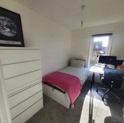 Single room: Mon - Thu night ONLY. New build Main Photo