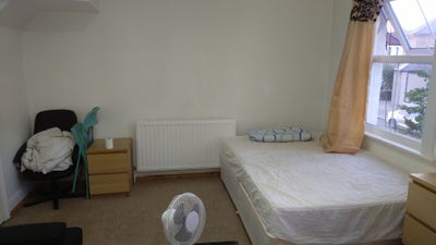 Large double bed available nice quite area Main Photo