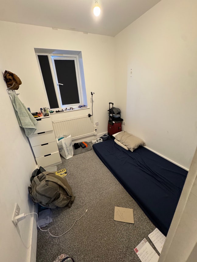 Single Bedroom Available  Main Photo