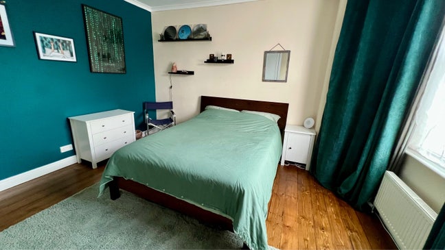 Spacious double in 3-bed terraced house w garden Main Photo