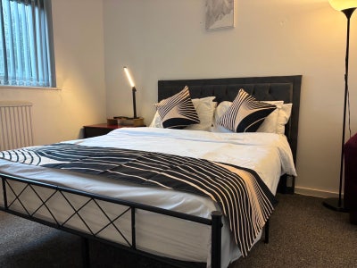 Double bedroom available only Indian Female Main Photo