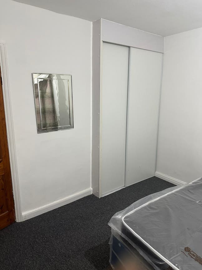 3 bedroom flat Main Photo