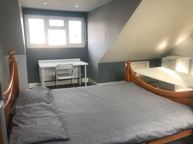 En-Suite Room in Zone 2 and Zone 3 Main Photo