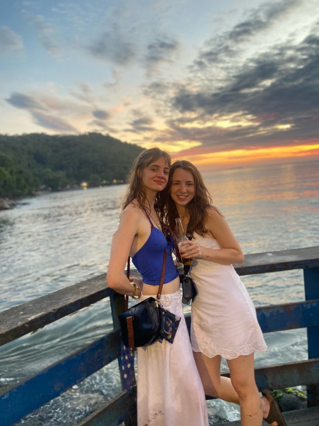 2 friends looking for 2 rooms or buddy up :) Main Photo