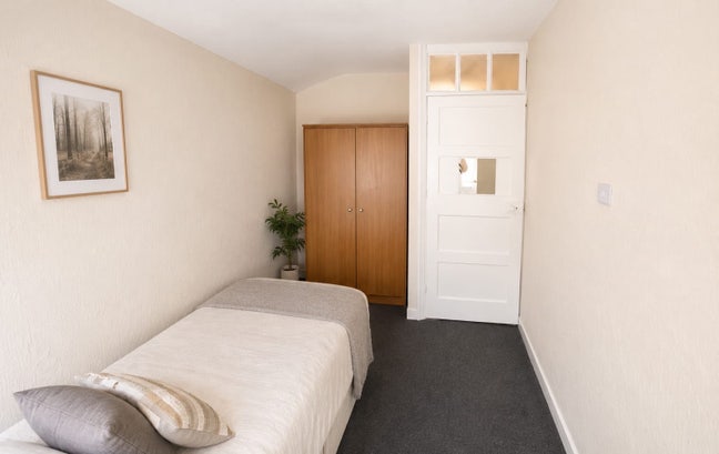 Female preferred room - All bills included - Handsworth Main Photo