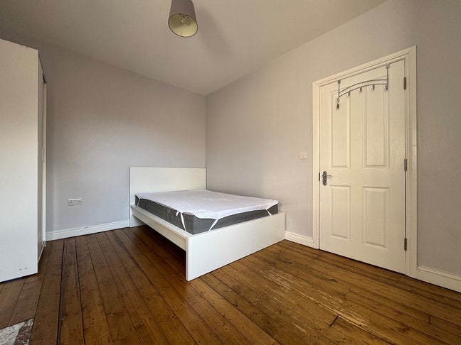 Furnished, Double Room Available 📍 Main Photo