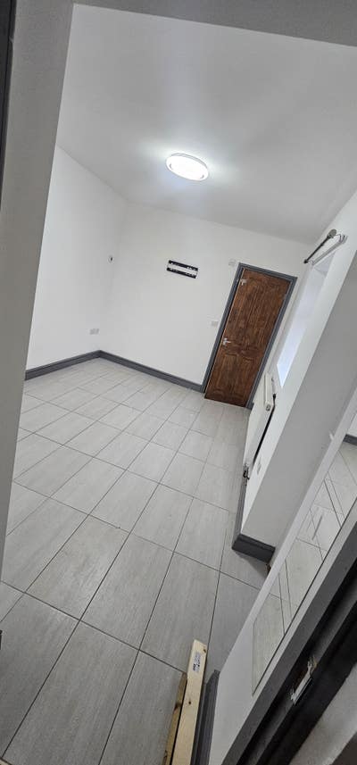Shared room in house ,washroom attach Main Photo
