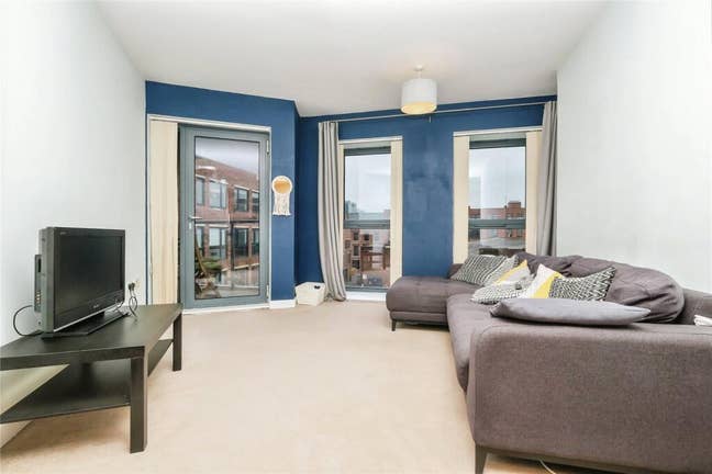 1 room in 2 bed flat in Jewellery Quarter Main Photo