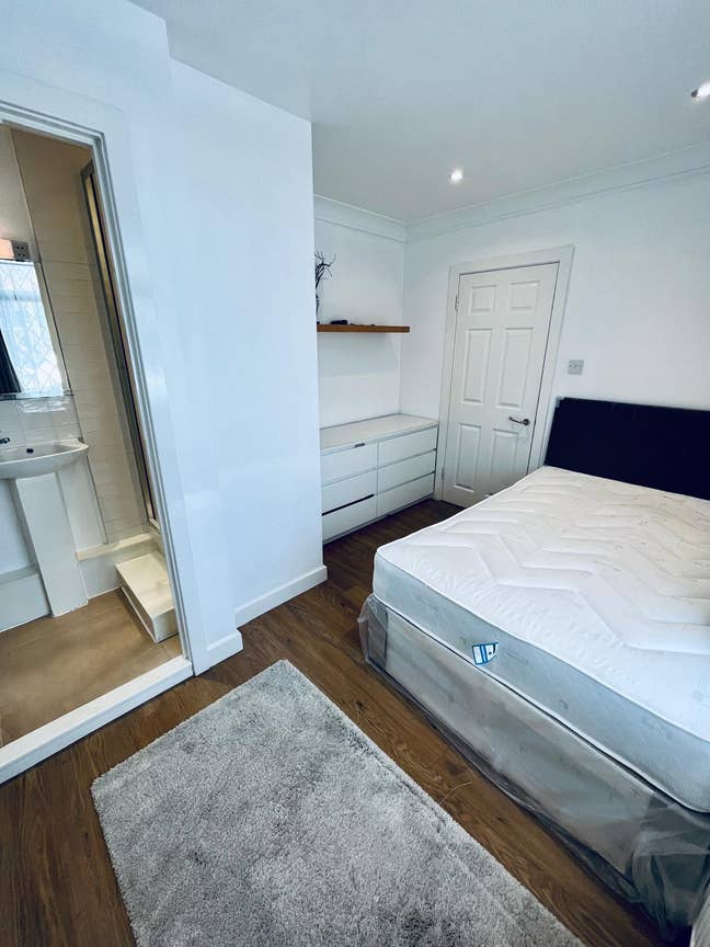 Beautiful room to rent with ensuite bathroom Main Photo