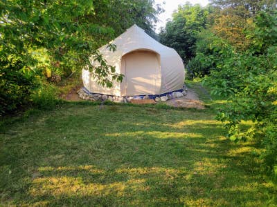  5-metre Luna Bell Tent in a beautiful large garde Main Photo