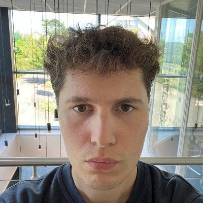 25, professional male looking for room Main Photo