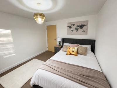 Modern Room | Near Airport & Hospital | Bills Incl Main Photo