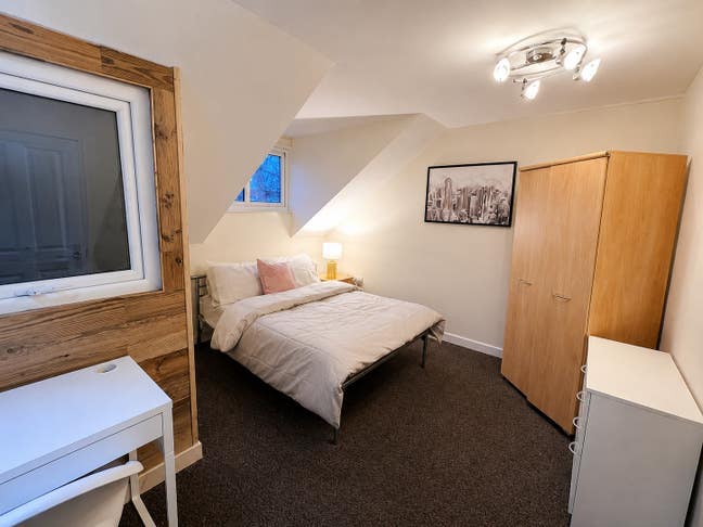 Room Near City Centre | Bills Inc Main Photo
