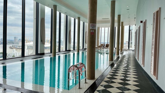 Luxury Accomodation in Canary Wharf- Pool-Gym   Main Photo