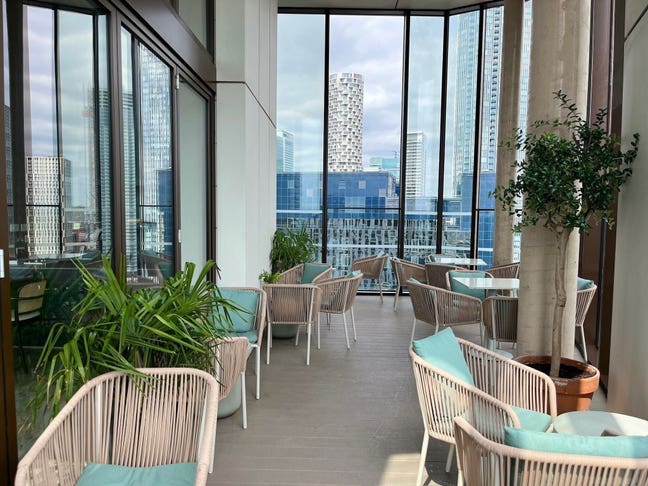Luxury Accomodation in Canary Wharf- Pool-Gym   Main Photo