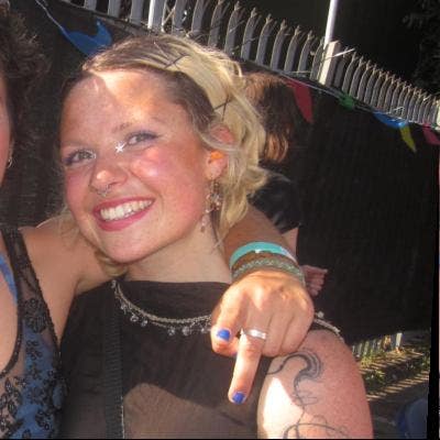 Heya, I'm looking for a friendly, queer and v... Main Photo