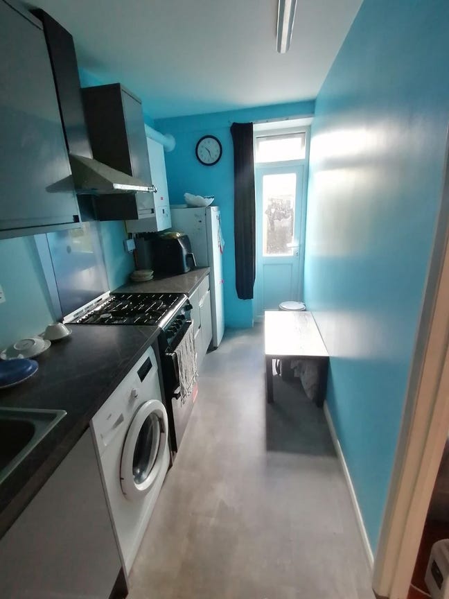 2 Single Rooms For Females Main Photo