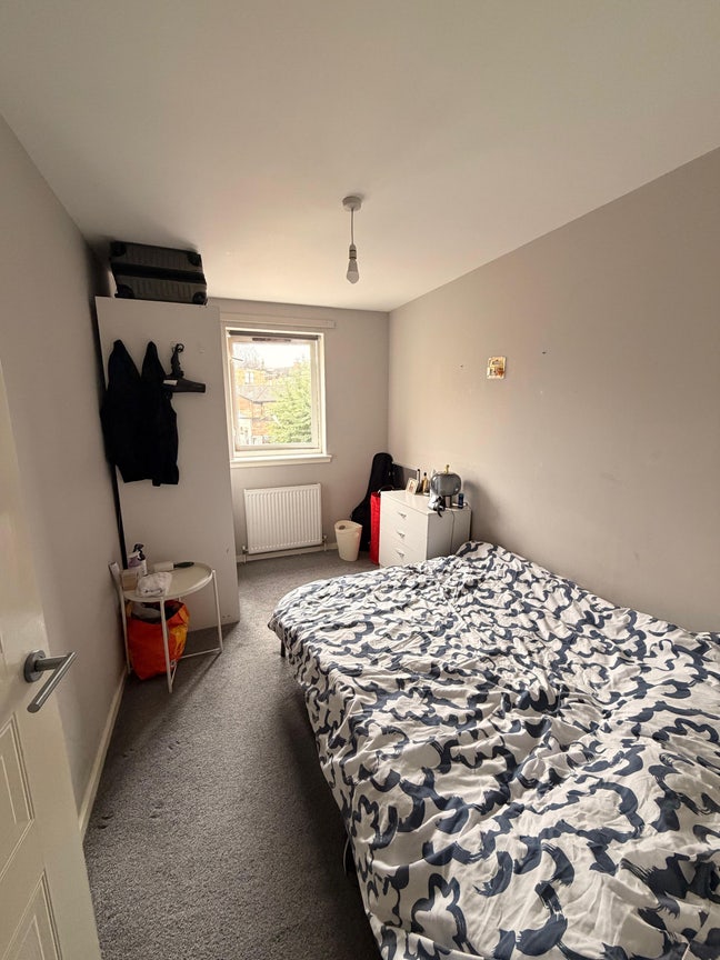 Furnished room with Residential Parking Main Photo