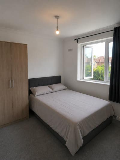 Double room for rent SL2 1HG Main Photo
