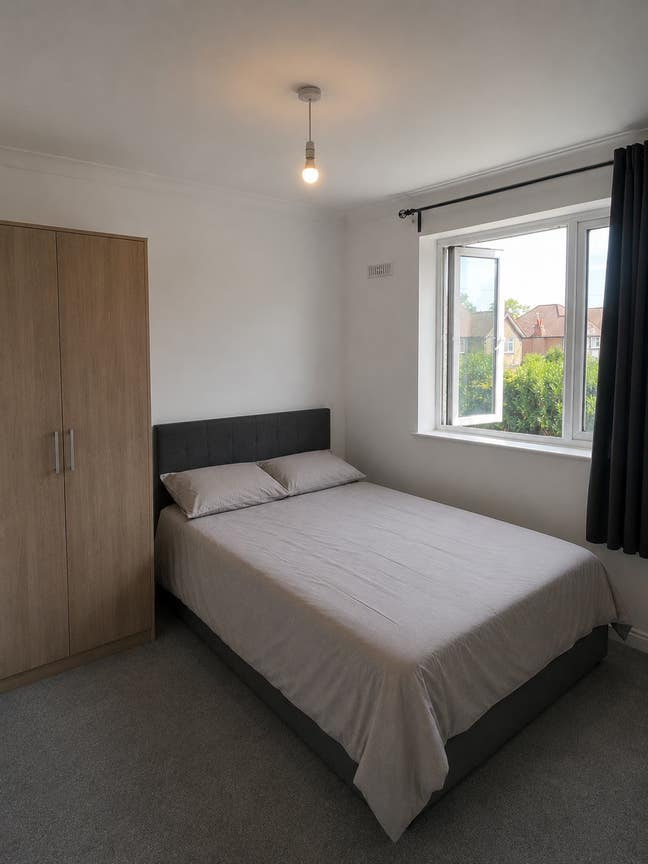 Double room for rent SL2 1HG Main Photo