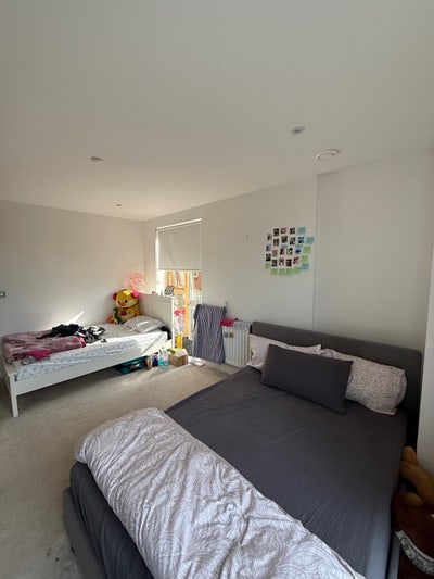 One girl space in three sharing big room Main Photo