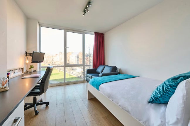 Student accommodation available for tenancy takeov Main Photo