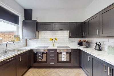 Stunning High-Spec Studio with Private Kitchenette Main Photo