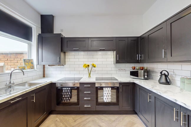 Stunning High-Spec Studio with Private Kitchenette Main Photo
