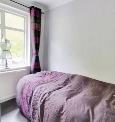 Single or Double room in large modern home.  Main Photo