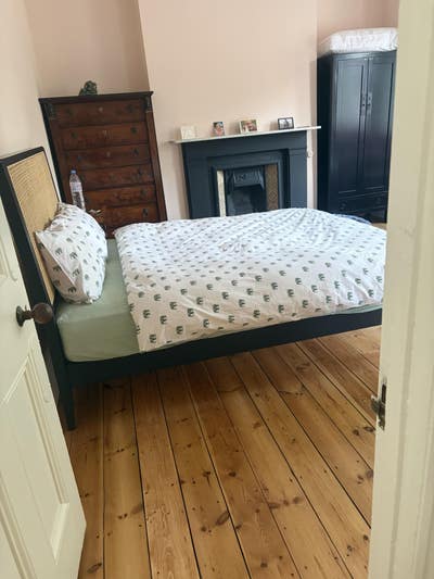 Lovely Double Room w great transport links Main Photo