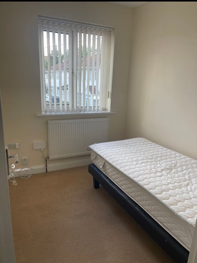 Furnished single bedroom is available  Main Photo