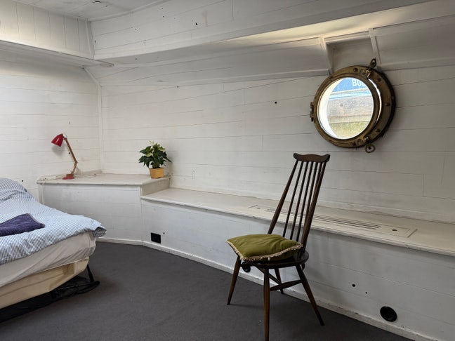 Double Room on houseboat Chelsea Embankment  Main Photo