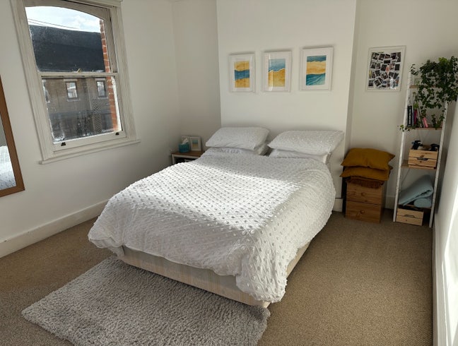 Double room in friendly Fulham home Main Photo