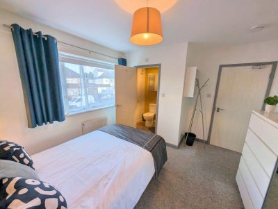 ** 🌟Modern Luxury En Suites - All Bills Included! Main Photo