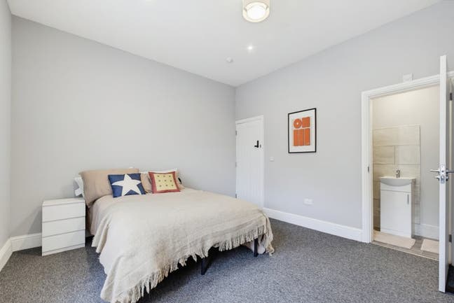 Luxury Rooms Available - Bearwood (B67) Main Photo