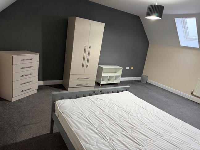 King size room only &pound;141 p/w Main Photo