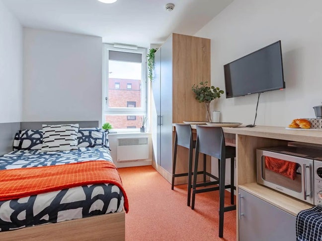 Student accommodation takeover - studio Main Photo