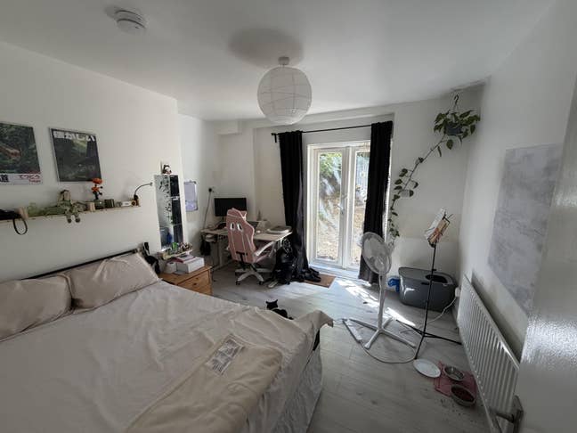 Two-Bedroom Basement Flat with Large Garden Main Photo