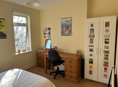 Double room in spacious 2-bed Stratford house  Main Photo