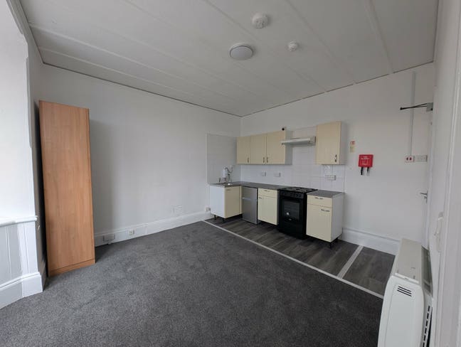 Fully self-contained large studio flat Main Photo