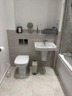 Double Bedroom with private bathroom to rent in a  Main Photo