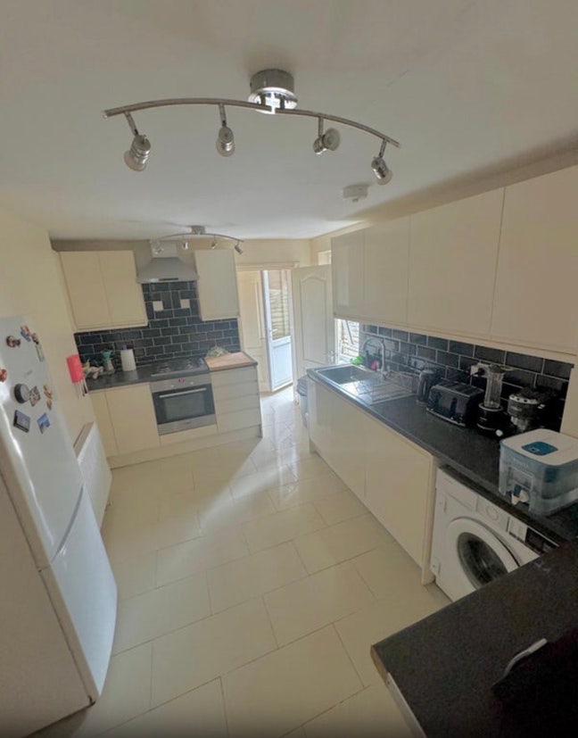 Single room to let Main Photo