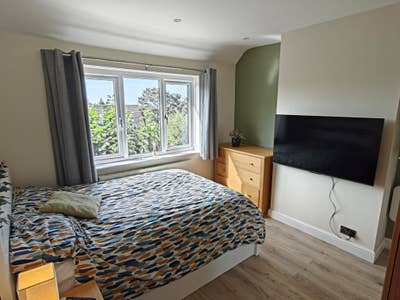 Airy Bright Double Bedroom with a view and parking Main Photo