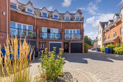 6 Bed shared house with ensuites Main Photo